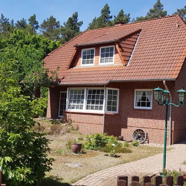 Ferienhaus am Waldrand Stedden، فندق في Winsen Aller