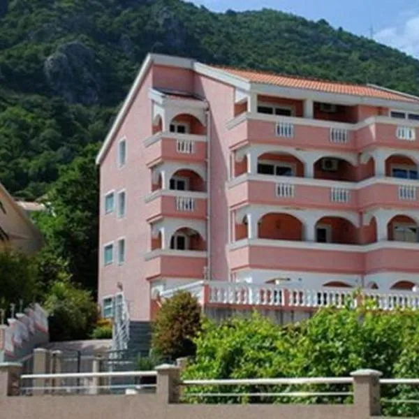 Vila Tamara Apartmani, hotel v Bečićih
