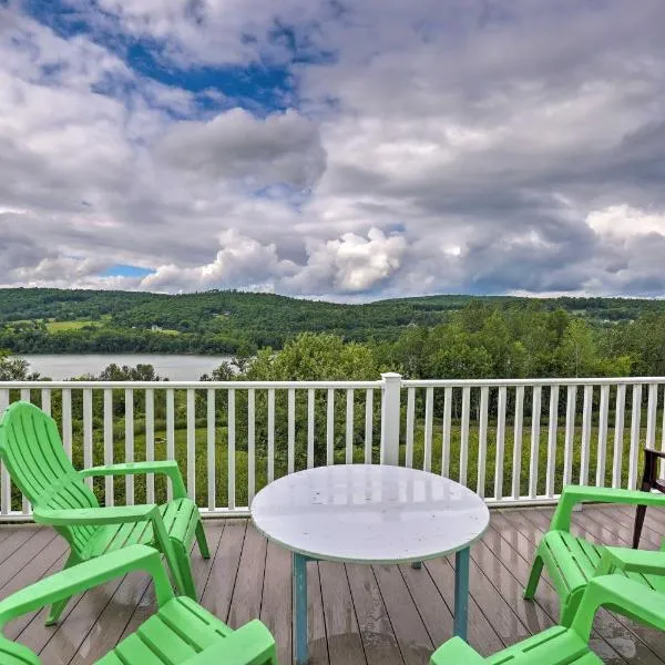 Private Retreat with Deck 1 Mi From Cowanesque Lake, hôtel à Mansfield