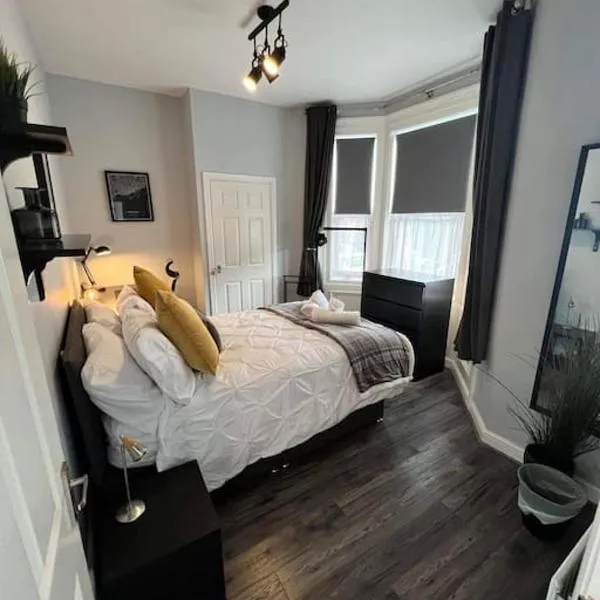 Cosy Jesmond 3 bed apartment - fantastic location, מלון בJesmond