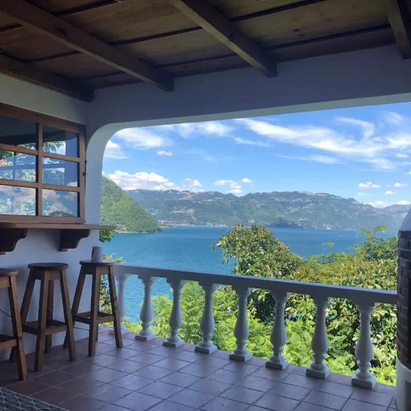 Rustic Charm and Breathtaking Views 'Casita', hotel in Santa Cruz La Laguna