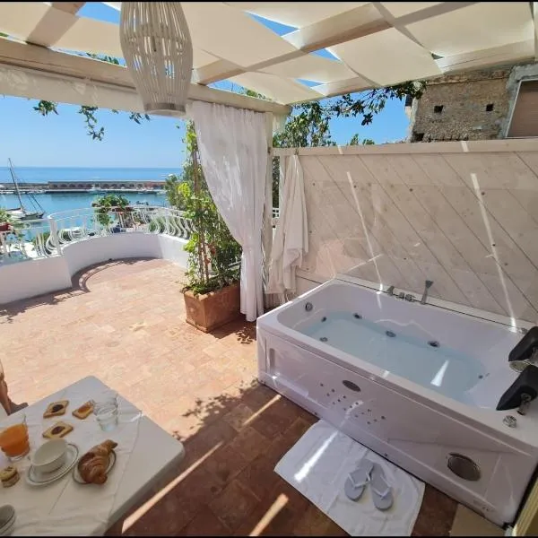 luxury B&B e FAMILY RESIDENCE VILLA FILOMENA, hotel in Marina di Camerota