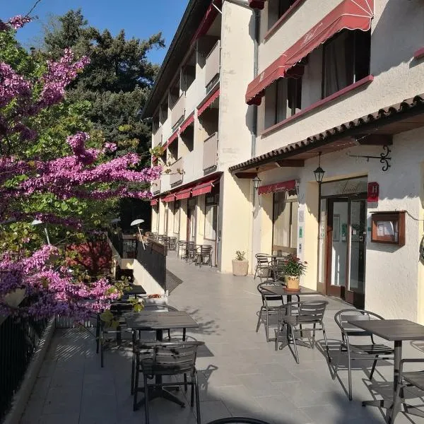 Logis Hôtel-Restaurant Le Tanargue – hotel w mieście Valgorge