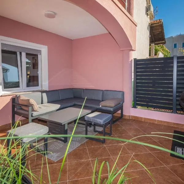 Apartments Trogrlic – hotel w mieście Privlaka