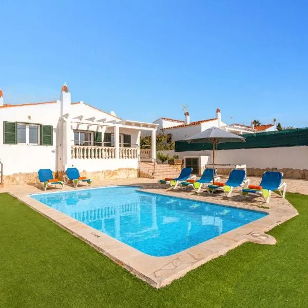 Villa Santi II by Villa Plus, hotel i Cala en Porter