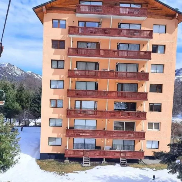Departamento pie de pista Nevados de Chillán, hotel in Pinto