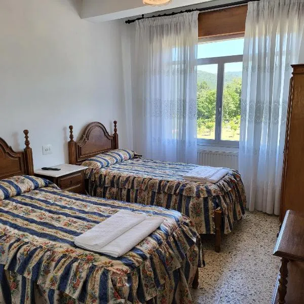 HOSTAL BARCELONA, hotel di Entrimo