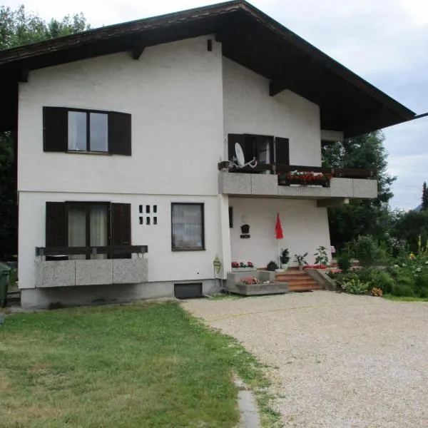 Gästehaus Leo, hótel í Bodensdorf