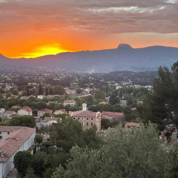 Cocon provençal entre mer et colline proche Cassis, hôtel à Gémenos