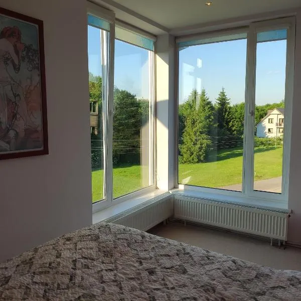 Spacious 110 M2 Apartment With Forest View, hotel in Altoniškiai