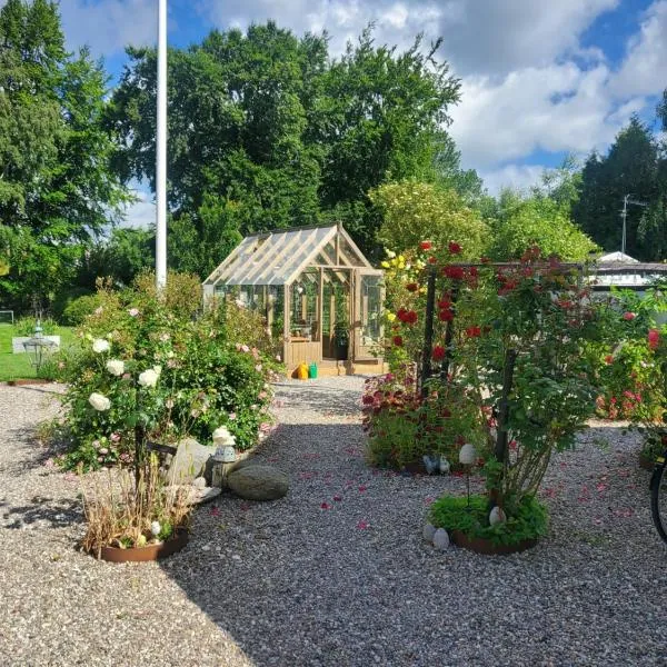 Pensionat Strandhuset i Abbekås, хотел в Abbekås