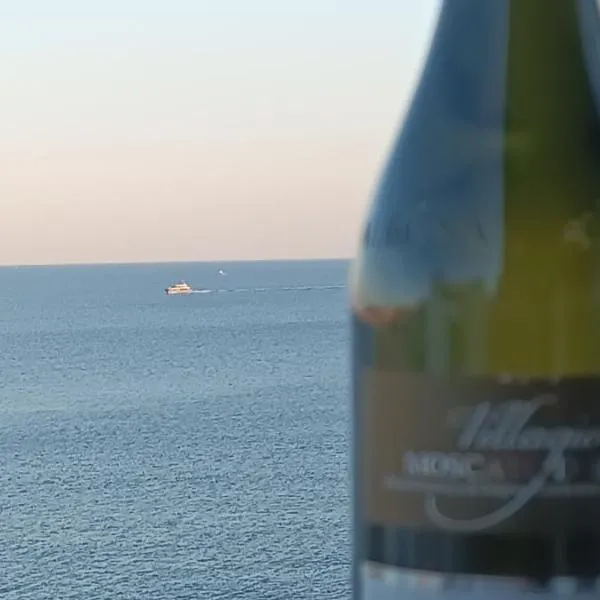 Blue Seaview Suites, hotel in Piraeus