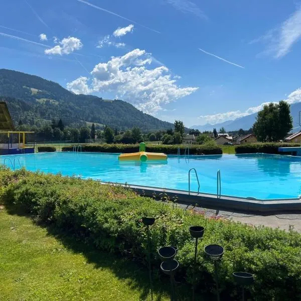 Sonnenchalet mit Sauna, hotel v mestu Koče (Kötschach)