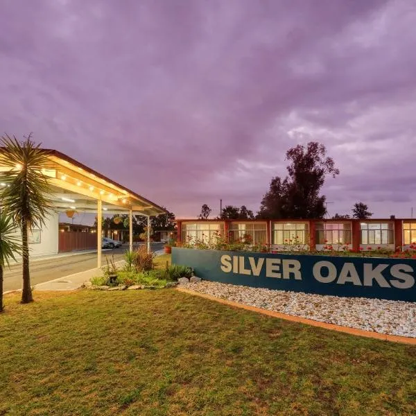 Silver Oaks Motel: Gilgandra şehrinde bir otel