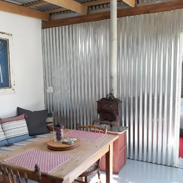 Storms River Tin House, hotel en Stormsrivier