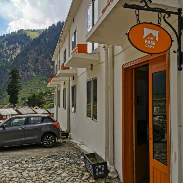 The Base Camp, hotel in Kāgān
