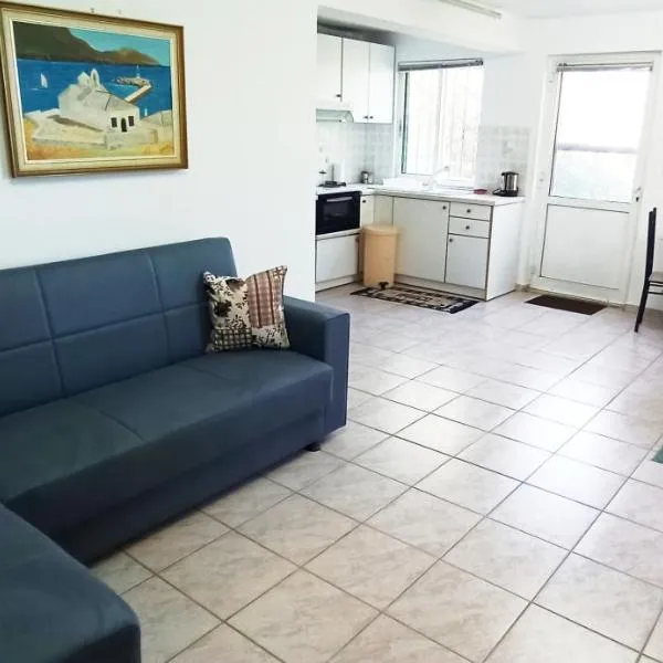 Maris full apartment with roof garden access, hotel in Chios