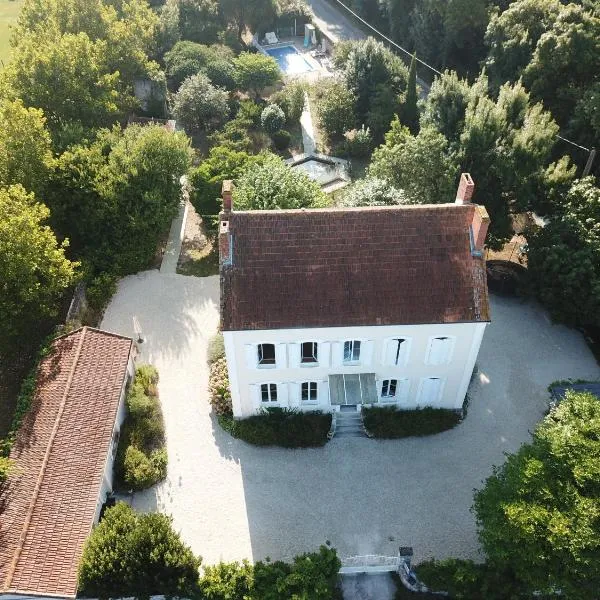 Le Logis du Canal – hotel w mieście Marennes