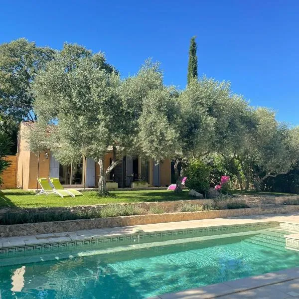 Gîtes en B&B Le Clos de la Cerise, hotel v destinácii Châteauneuf-du-Pape