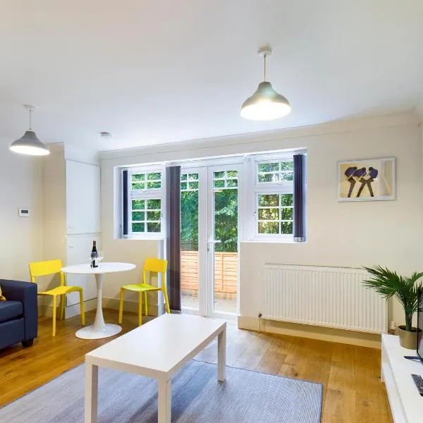 Redhill town centre apartments by Livingo、レッドヒルのホテル