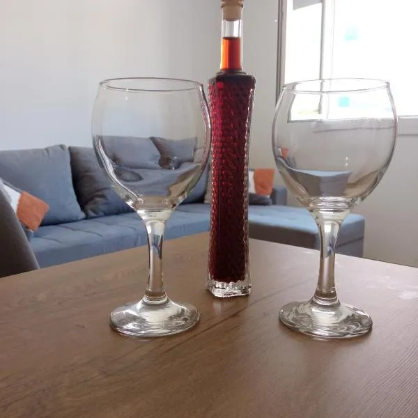 Great apartment, free parking in the garage, Žnjan, hotelli Splitissä