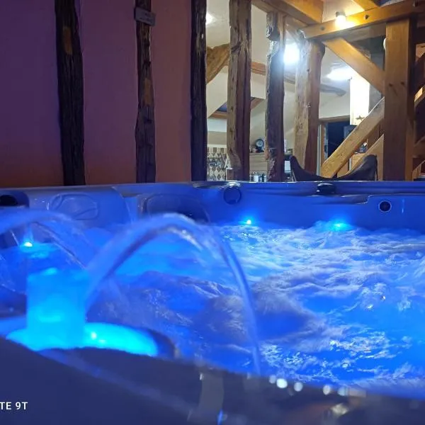 Sauna & Double Jacuzzi intérieur et sous les étoiles 1h30 Paris, hotel v destinácii Ladon