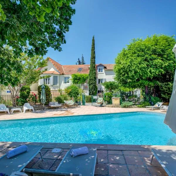 Logis Hotel Le Blason de Provence – hotel w mieście Monteux