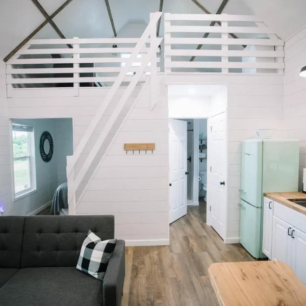 Cozy Cottage on 250 Acre Dairy Farm Near Ark, hotel a Dry Ridge