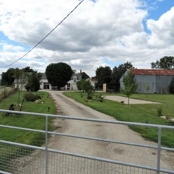 Aux Champs Des Châteaux – hotel w mieście Sambin