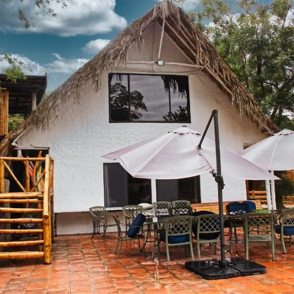 La Casa White, отель в городе Прадо