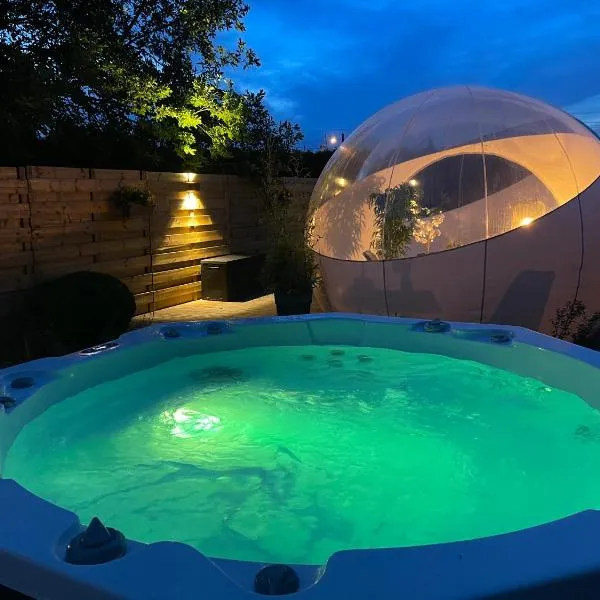 Bulle du puits avec jacuzzi et sauna privatif, hotel v destinaci Havinnes