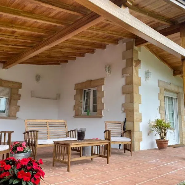 C02A01 Acogedora casa vacacional by R2R Consulting, khách sạn ở Los Corrales de Buelna
