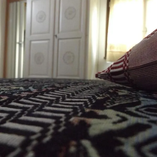 Echoes of Pleasure, hotel Putifigariban