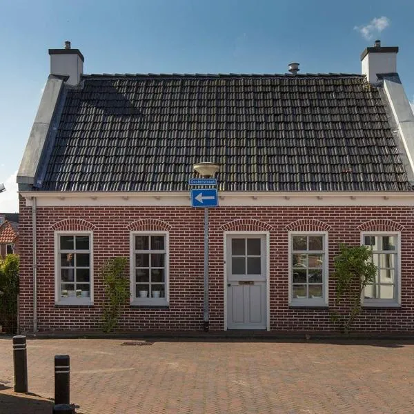 Karakteristiek huis in centrum Winsum met nieuwe badkamer, khách sạn ở Winsum