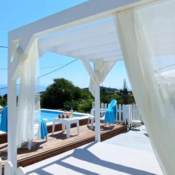 Summer House in Corfu Town, hotel v destinaci Mantoúkion