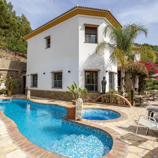 Villa Malaga con Jacuzzi Piscina vallada Barbacoa By AndaraHolidays, hotel v destinaci Sayalonga