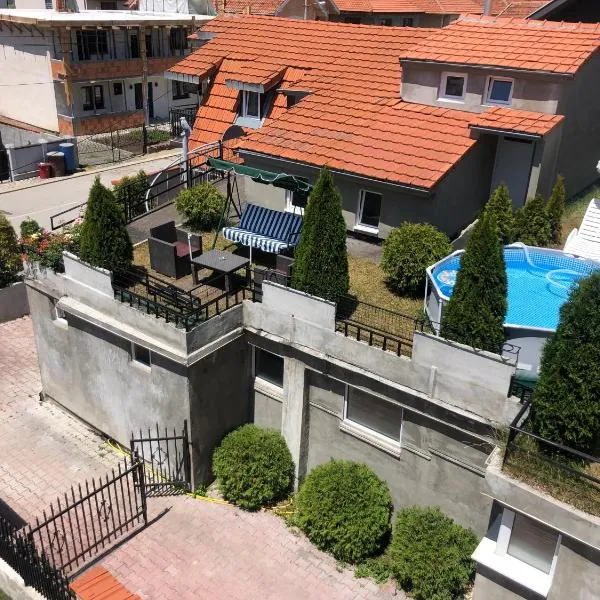 APARTMANI & RESTORAN -S O K O- SJENICA, hótel í Trijebina