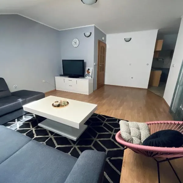 Apartment Camellia، فندق في Bašćina