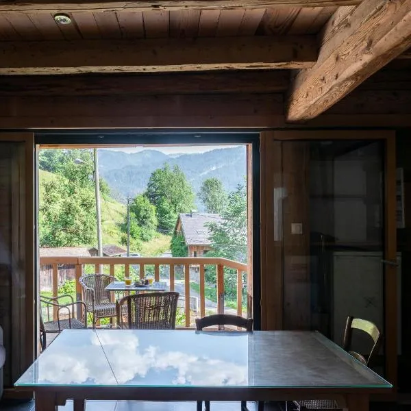 Le petit duplex de la Combe, hotel en Samoëns