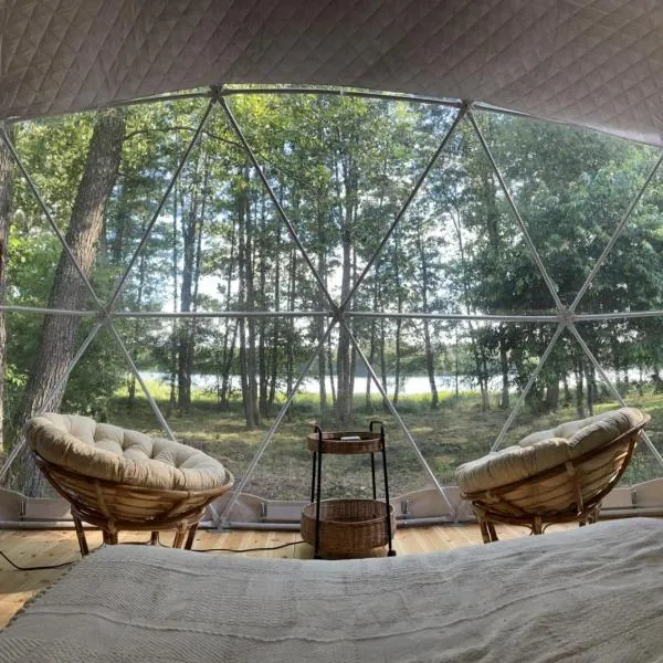 Borowy Glamp więcej niż domki, hotel v destinaci Męcikał