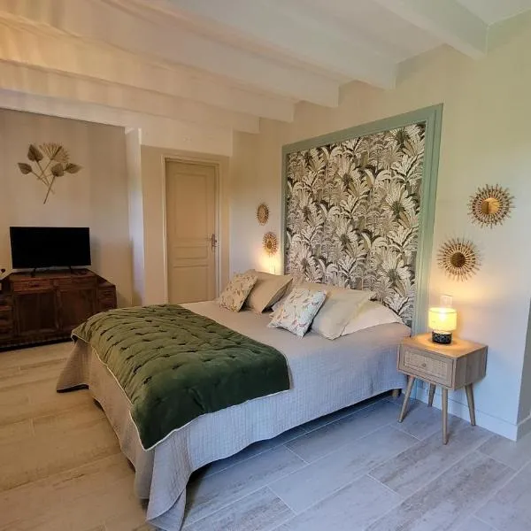 Au Do'Mayne des Bouilles - Spa & Piscine, hotel u gradu Lussac