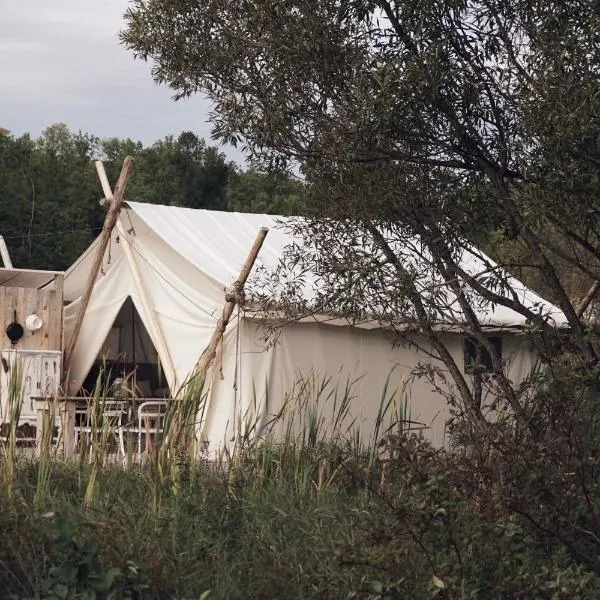 Fronterra Farm- Luxury Camp Experiences, hotel v destinaci Hillier