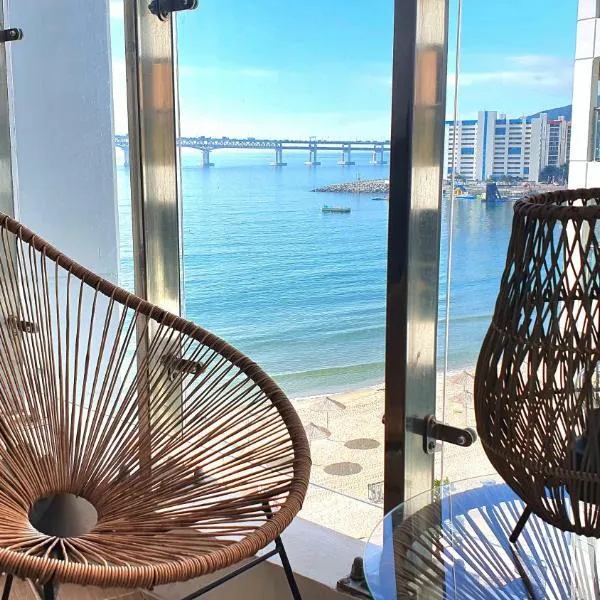 Holiday Apt Gwangan Beach광안리 드론쇼 매주토요일8시10시 바다가 보이는 숙소, hotel v destinaci Pusan