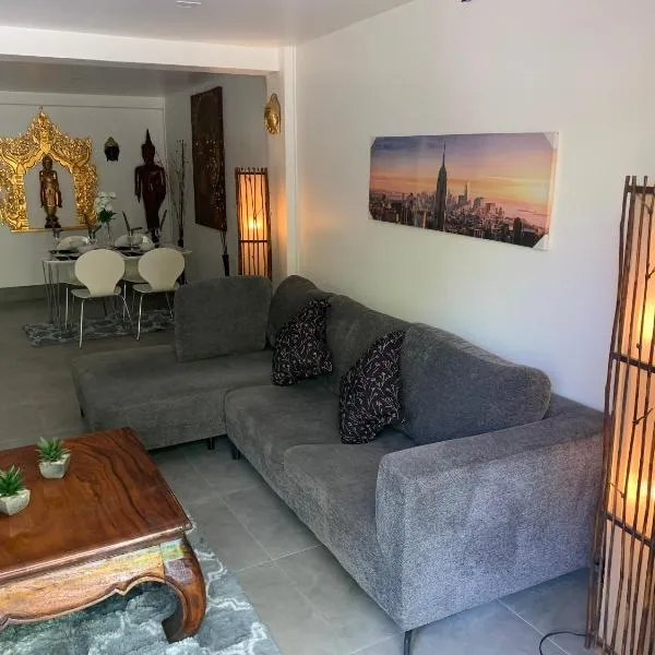 Fong Kaew and Baan Nang Fa Guesthouse, hotel in Patong Beach