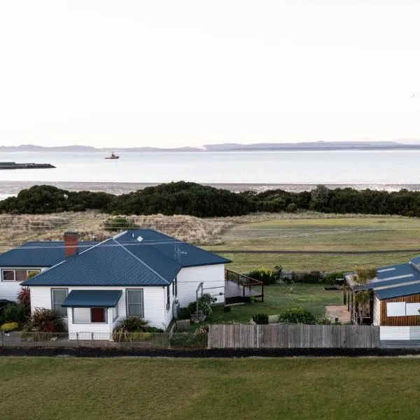Stanley Beach House with Stunning Nut Views!, hotel v destinaci Stanley