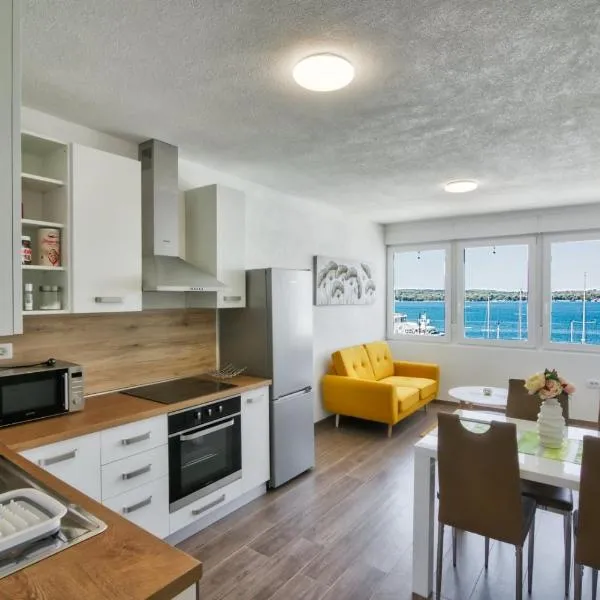 Apartment Marina with sea view, hotel v destinaci Pula