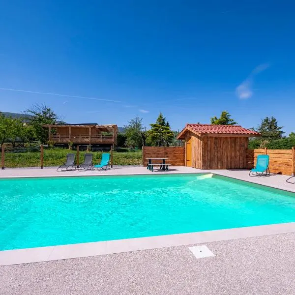 Eco Lodge, terrasse, piscine, Parc du Pilat, hotel v destinaci Saint-Appolinard