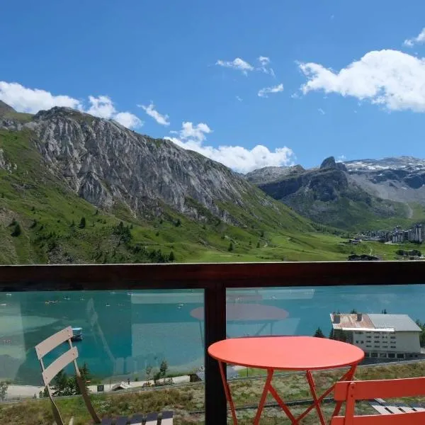 Tignes Joli Studio avec vue imprenable sur le lac, hotel in Tignes