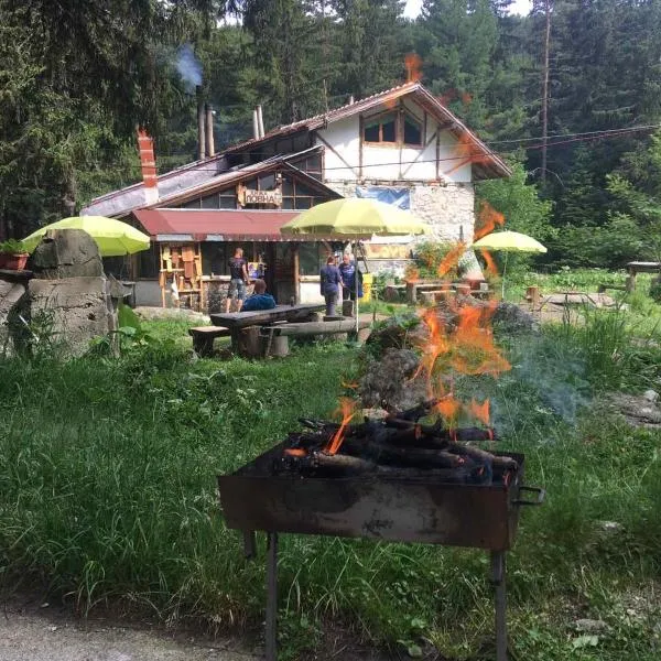 Хижа Ловна в Рила, hotel u gradu 'Paničište'