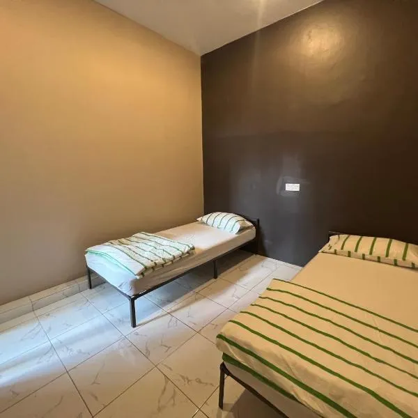 TheAtbas Homestay 17 in Seri Iskandar Perak 3 Bedroom, hotel u gradu 'Kampung Bota Kiri'